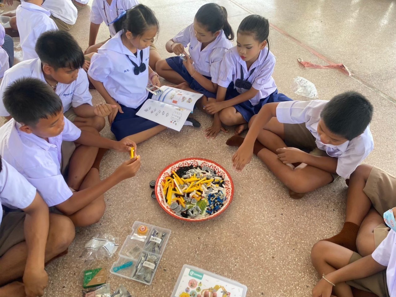 Ban Tha Luang School in the CONNEXT ED project adopts a learn-play approach with a focus on developing thinking processes through "STEM CODING."